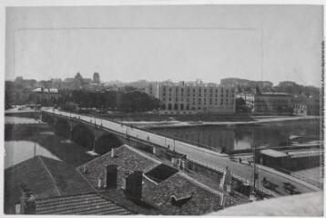 1. Dax : vue générale sur l'Adour. - Toulouse : maison Labouche frères, [entre 1920 et 1950]. - Photographie