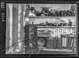 [Atelier radio, photo]. - [années 1940].