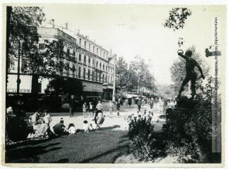 [Toulouse : square Wilson]. - Toulouse : maison Labouche frères, [entre 1920 et 1950]. - Photographie
