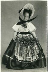 407. Costume régional "La toulousaine" : poupée d'Horphin, Toulouse. - Toulouse : éditions Pyrénées-Océan, Labouche frères, marque Elfe, [entre 1950 et 1965]. - Carte postale