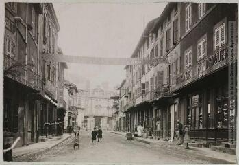 Aveyron. 236. Aubin : rue Bessière. - Toulouse : maison Labouche frères, [entre 1900 et 1920]. - Photographie