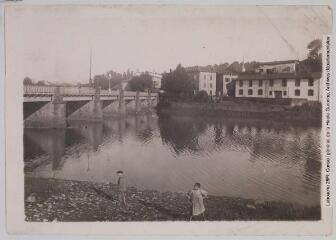 [Béhobie : le pont international sur la Bidassoa. Vue côté France]. - Toulouse : maison Labouche frères, [entre 1900 et 1940]. - Photographie