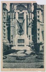 61. Rodez (Aveyron) : le monument de la victoire devant la cathédrale. - Nantes : G. Artaud éditeur, marque Gaby, [vers 1939]. - Carte postale