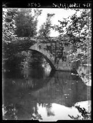 Saint-Junien : le pont romain de Sainte-Elisabeth. - 12 juillet 1940.