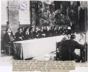 Pour échapper aux bombardements de Barcelone, le parlement de Barcelone s'est réuni pour la première fois au célèbre couvent de Montserrat : les ministres pendant le discours de Mr Negrin [premier ministre] / photographie Fulgur, Paris. - 4 février 1938. - Photographie