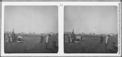 [Remise de médailles militaires]. - [entre 1914 et 1918]. - Photographie