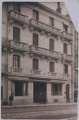Société des wagons foudres, Béziers : bureaux / Cliché Jansou [photographie Henri Jansou (1874-1966)]. - Toulouse : phototypie Labouche frères, [entre 1905 et 1937]. - Carte postale