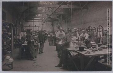 S.-O. 4e série. 284. Quillan : atelier d'appropriage usine Delmas et Pont. - Toulouse : maison Labouche frères, [entre 1900 et 1920]. - Photographie