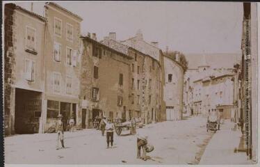 Lozère. 302. Langogne : une rue. - Toulouse : maison Labouche frères, [entre 1900 et 1910]. - Photographie