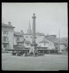 [Aurillac (Cantal)] : colonne Montyon. - [entre 1905 et 1925]. - Photographie