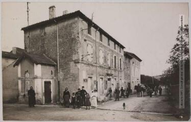 Aude. 781. Montredon[-des-Corbières] : la mairie / photographie Henri Jansou (1874-1966). - Toulouse : maison Labouche frères, [entre 1900 et 1920]. - Photographie