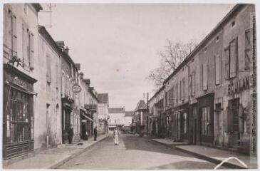 Les Hautes-Pyrénées. 633. Maubourguet : rue Nationale / photographie Henri Jansou (1874-1966). - Toulouse : maison Labouche frères, [entre 1900 et 1940]. - Photographie
