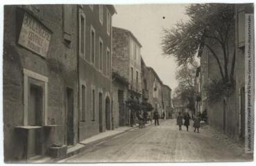 Aude. 23. Alet[-les-Bains] : la Grand'rue / photographie Henri Jansou (1874-1966). - Toulouse : maison Labouche frères, [entre 1900 et 1940]. - Photographie
