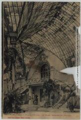 Les Basses-Pyrénées. 34. Pau : palais d'hiver : le grand escalier du théâtre. - Toulouse : phototypie Labouche frères, [entre 1905 et 1937]. - Carte postale
