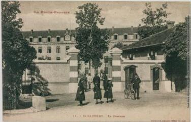 2 vues  - La Haute-Garonne. 11. Saint-Gaudens : la caserne. - Toulouse : phototypie Labouche frères, marque LF au verso, [entre 1920 et 1950]. - Carte postale (ouvre la visionneuse)