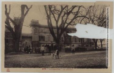 2 vues - La Haute-Garonne. 679. Lavernose : le château. - Toulouse : phototypie Labouche frères, marque LF, [1936]. - Carte postale (ouvre la visionneuse)