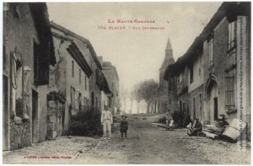 2 vues  - La Haute-Garonne. 704. Blajan : la rue Gourmande. - Toulouse : phototypie Labouche frères, marque LF au verso, [1911]. - Carte postale (ouvre la visionneuse)