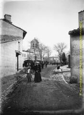1 vue - Toulouse : sortie de la messe à Pouvourville. - [entre 1900 et 1920]. - Photographie (ouvre la visionneuse)