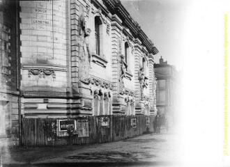 1 vue - Toulouse : quai de la Daurade : façade du palais des Beaux-Arts. - [après 1895]. - Photographie (ouvre la visionneuse)