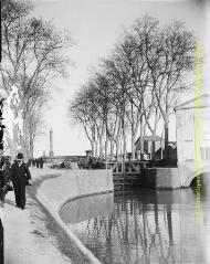 1 vue - Toulouse : écluse et pont des Minimes : promenade au canal du Midi. - [entre 1900 et 1920]. - Photographie (ouvre la visionneuse)