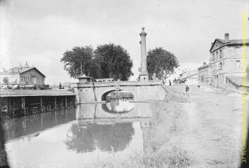 1 vue - Toulouse : pont des Minimes. - [entre 1900 et 1920]. - Photographie (ouvre la visionneuse)