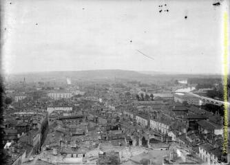 1 vue - Toulouse : vue générale de la ville et du bras supérieur de la Garonne (pont de Halage-de-Tounis). - [entre 1900 et 1920]. - Photographie (ouvre la visionneuse)