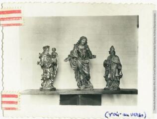 2 vues  - Castelbiague : trois statues. - [entre 1950 et 1970]. - Photographie (ouvre la visionneuse)