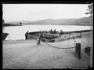 1 vue  - Bassin de Saint-Ferréol : la digue. - 1903. - Photographie (ouvre la visionneuse)