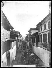 1 vue  - Procession de la Fête-Dieu dans la rue Mages. - [entre 1901 et 1909]. - Photographie (ouvre la visionneuse)