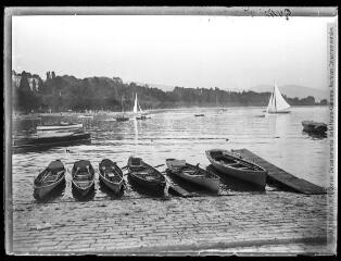 1 vue  - Lausanne : quai d\'Ouchy (canots sur le lac Léman). - 3 septembre 1911. - Photographie (ouvre la visionneuse)