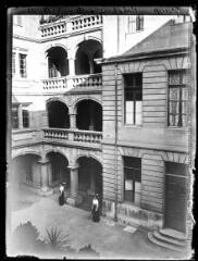 1 vue  - Genève : Hôtel de ville. - 3 septembre 1911. - Photographie (ouvre la visionneuse)