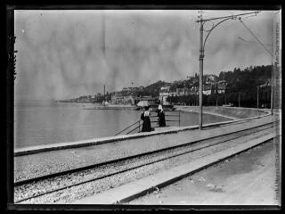 1 vue  - Neuchâtel : promenade au bord du lac. - 1er septembre 1911. - Photographie (ouvre la visionneuse)