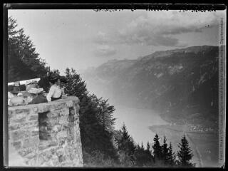 1 vue  - Interlaken : terrasse de Harder. - août 1911. - Photographie (ouvre la visionneuse)