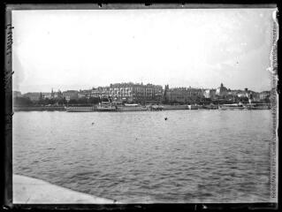 1 vue  - Genève : les quais. - 3 septembre 1911. - Photographie (ouvre la visionneuse)