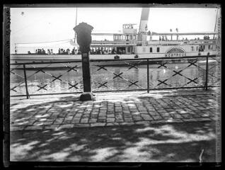 1 vue  - Arrivée du bateau \'Le Montreux\' à Ouchy. - 3 septembre 1911. - Photographie (ouvre la visionneuse)