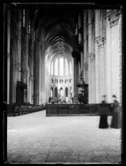 1 vue  - Chartres : la cathédrale : grande nef. - 24 juin 1910. - Photographie (ouvre la visionneuse)