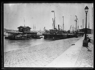 1 vue  - Bordeaux : quai du port. - 1906. - Photographie (ouvre la visionneuse)