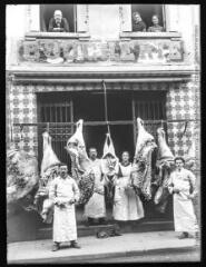 1 vue  - La boucherie Ruquet. - [entre 1890 et 1920]. - Photographie (ouvre la visionneuse)