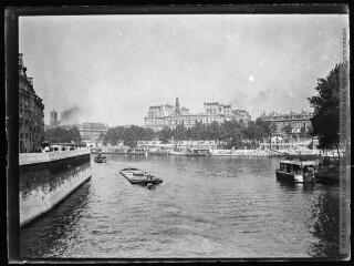 1 vue  - La Seine et les quais. - 1900. - Photographie (ouvre la visionneuse)