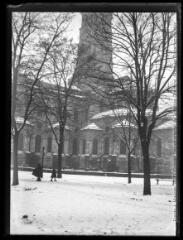 1 vue  - La basilique Saint-Sernin sous la neige : l\'abside. - Hiver 1917. - Photographie (ouvre la visionneuse)