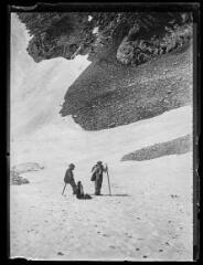 1 vue  - Hourquette d\'Ossoue : pont de neige. - 3 août 1903. - Photographie (ouvre la visionneuse)