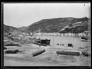 1 vue  - Saint-Sébastien : vue générale prise du port de Pasajes (Pasaia). - 1902. - Photographie (ouvre la visionneuse)