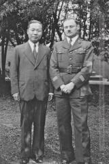 1 vue  - 43.1939 (octobre). Henri Gaussen et son élève Wan Chun Cheng au Jardin botanique de Toulouse (cliché ?). (ouvre la visionneuse)