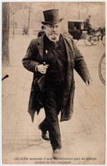2 vues - Jaurès sortant d\'une conférence peu de temps avant sa fin tragique / cliché J.H. - Paris : édition L. Boisson, [entre 1905 et 1914]. - Carte postale (ouvre la visionneuse)