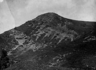 1 vue Terrains dégradés dont l'acquisition est projetée (loi du 18 juillet 1906) / photographie Sulzlée. - 8 août 1909. - Photographie
