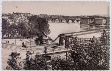 2 vues  - 230. Toulouse : vue sur la Garonne : pont Saint-Pierre et Pont Neuf. - Toulouse : éditions Pyrénées-Océan, Labouche frères, marque Elfe, [entre 1937 et 1950]. - Carte postale (ouvre la visionneuse)