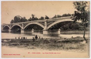 2 vues  - 37. Toulouse : le pont St-Michel (1880). - Toulouse : phototypie Labouche frères, marque LF au verso, [entre 1911 et 1925], correspondance en date du 25 octobre 1917. - Carte postale (ouvre la visionneuse)