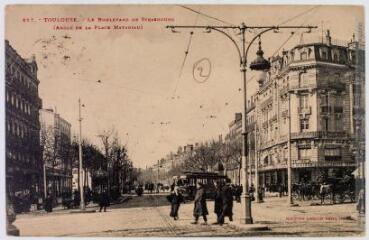 2 vues  - 117. Toulouse : le boulevard de Strasbourg (angle de la place Matabiau). - Toulouse : phototypie Labouche frères, marque LF au verso, [entre 1909 et 1925], tampon de la poste du 2 août 1910. - Carte postale (ouvre la visionneuse)