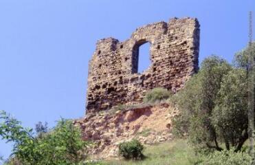 1 vue  - Fabrezan : ruines du château féodal de Villerouge-la-Crémade. (ouvre la visionneuse)