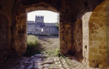 3 vues  - Budos : château fort. (ouvre la visionneuse)